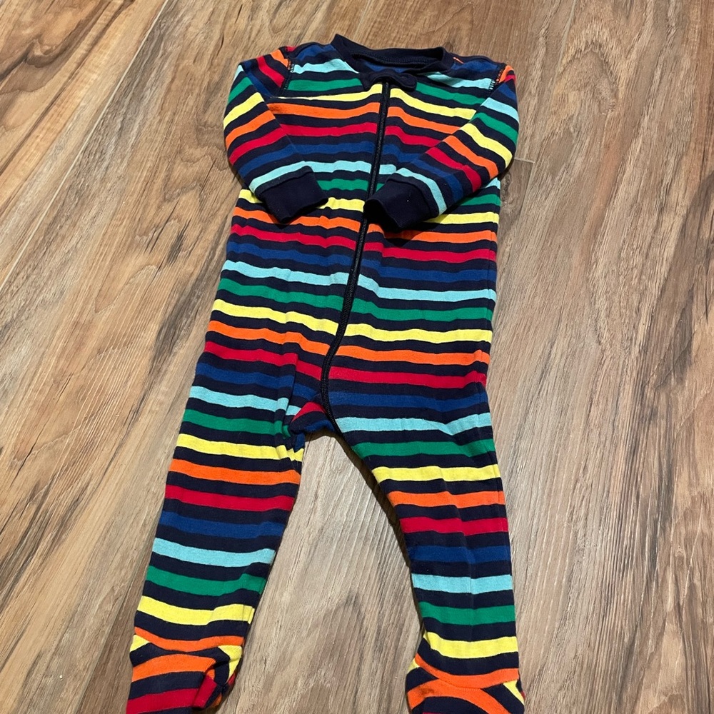 primary rainbow stripe baby footed zip sleeper size 6-9 months